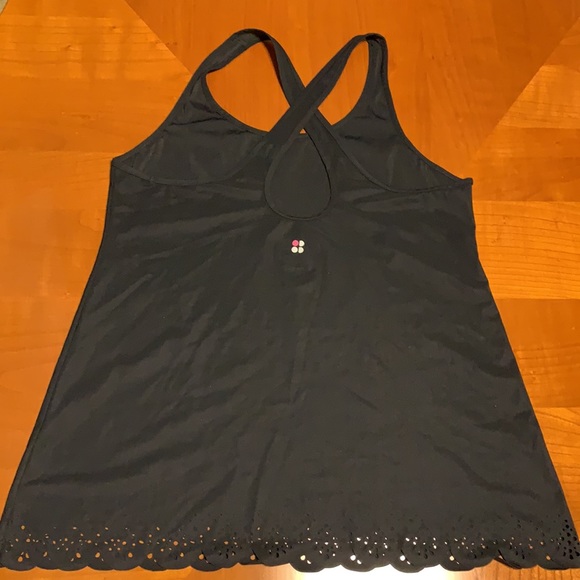 Cute Sweaty Betty Top - Picture 2 of 3